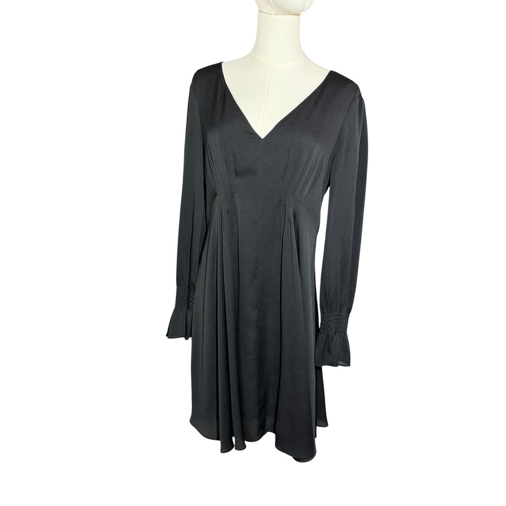 Ann Taylor Black Pleated V-Neck Fit Flare Dress Smocked Ruffle Cuff Size 6